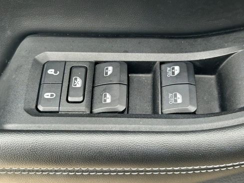 Used 2022 Jeep Grand Cherokee L Limited w/ Black Appearance Package image 27