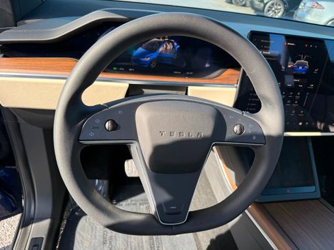 Used 2023 Tesla Model X image 11