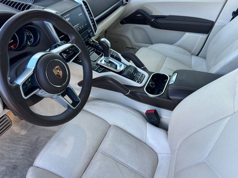 Used 2017 Porsche Cayenne S image 4