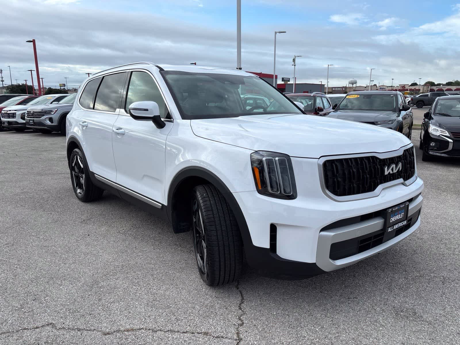 Used 2025 Kia Telluride EX FWD image 3