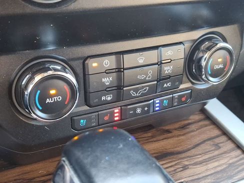 Used 2019 Ford F150 Lariat w/ Trailer Tow Package image 25