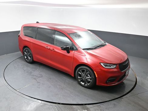 New 2026 Chrysler Pacifica Select image 30