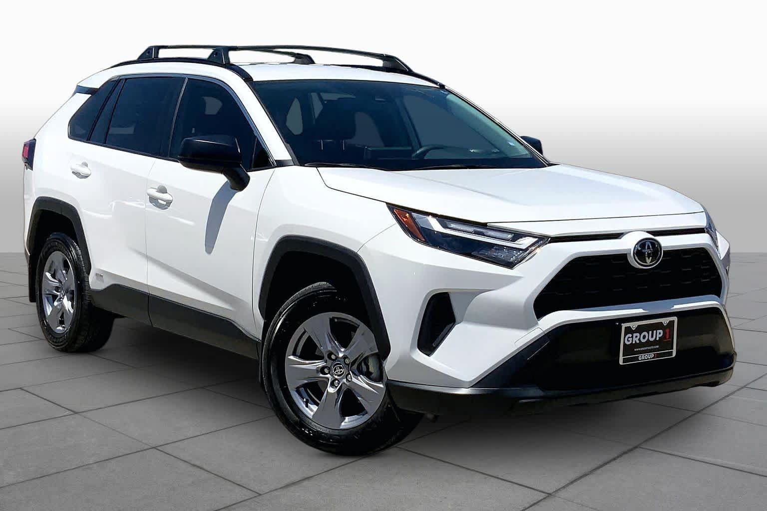 Used 2025 Toyota RAV4 LE AWD/4WD image 3
