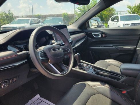 Used 2025 Jeep Compass Trailhawk AWD/4WD image 10