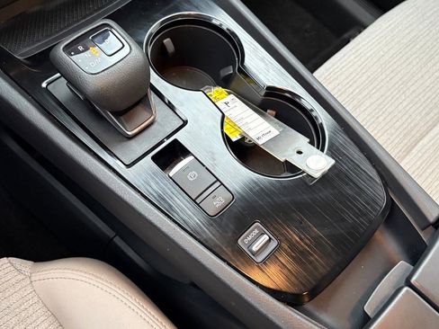 Used 2022 Nissan Rogue SV image 16