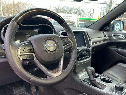 Used 2018 Jeep Grand Cherokee Overland image 15