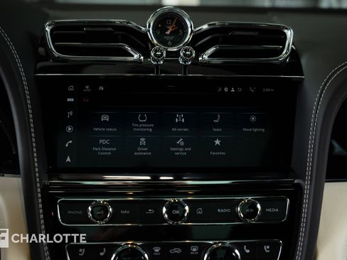 Used 2024 Bentley Bentayga image 25