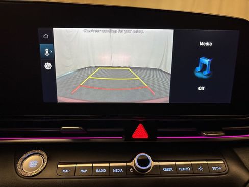 Used 2024 Hyundai Elantra SEL image 20