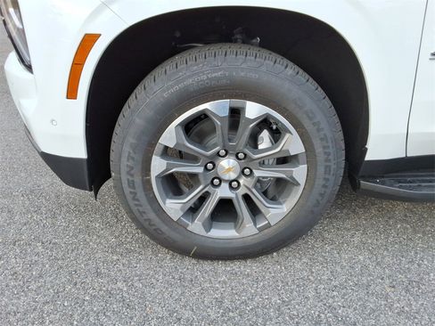 New 2026 Chevrolet Suburban LT image 10