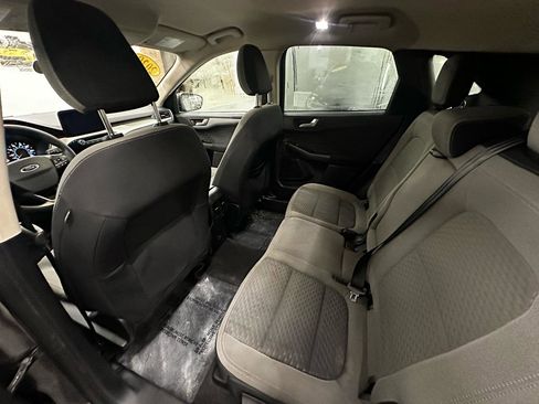 Used 2020 Ford Escape SE image 16