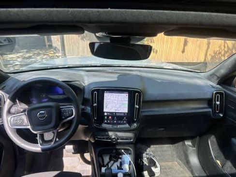 Used 2023 Volvo XC40 Recharge Ultimate w/ Protection Package Premier AWD/4WD image 4