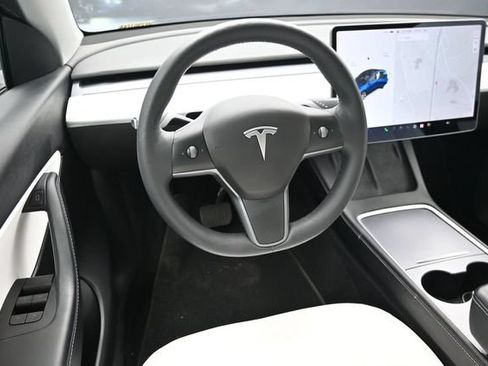 Used 2021 Tesla Model Y Long Range AWD/4WD image 12