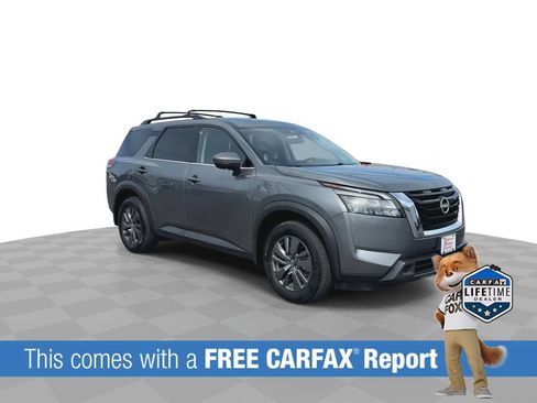 Used 2024 Nissan Pathfinder SV FWD image 2