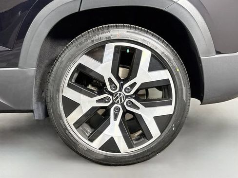 Certified 2023 Volkswagen Taos SEL AWD/4WD image 36