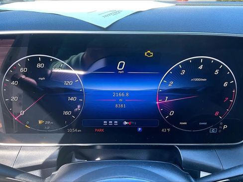 Used 2025 Mercedes-Benz GLC 300 4MATIC image 25