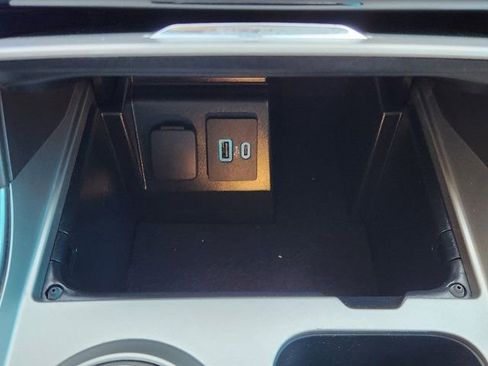 Used 2023 Ford Explorer Platinum w/ Premium Technology Package image 23