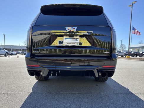 Used 2026 Cadillac Escalade V image 9