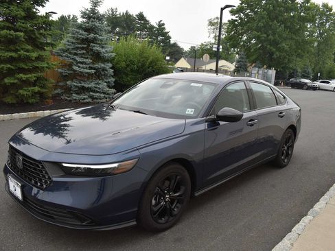 Used 2025 Honda Accord SE image 3