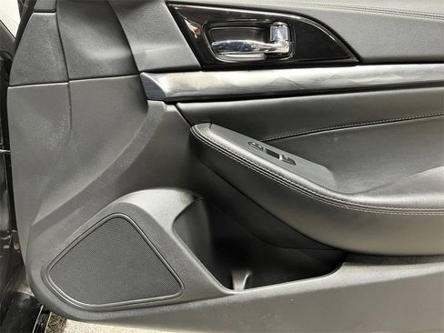 Used 2023 Nissan Maxima Platinum image 13
