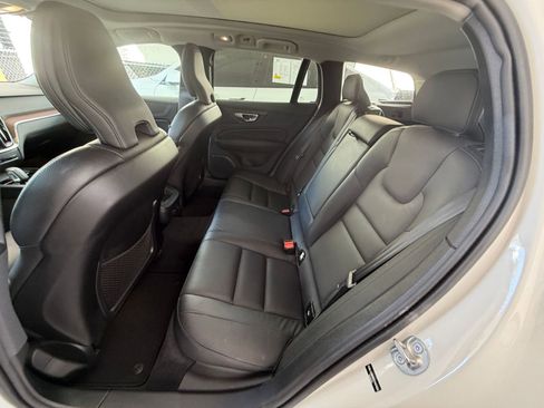 Used 2025 Volvo V60 B5 Cross Country Plus image 25