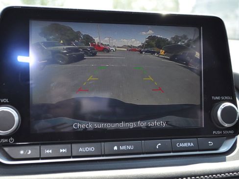 Used 2024 Nissan Rogue SV image 14