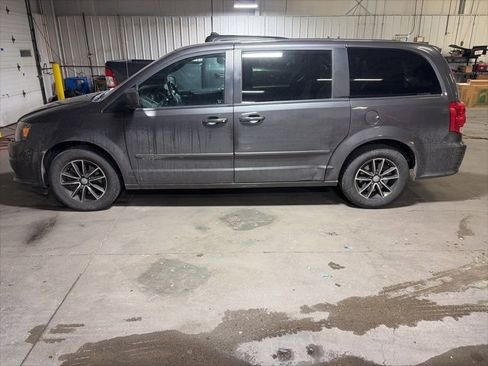 Used 2015 Dodge Grand Caravan SXT w/ Blacktop Package image 3