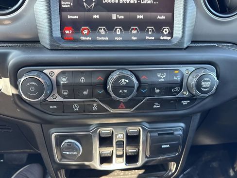 Used 2021 Jeep Wrangler Unlimited Sport image 17