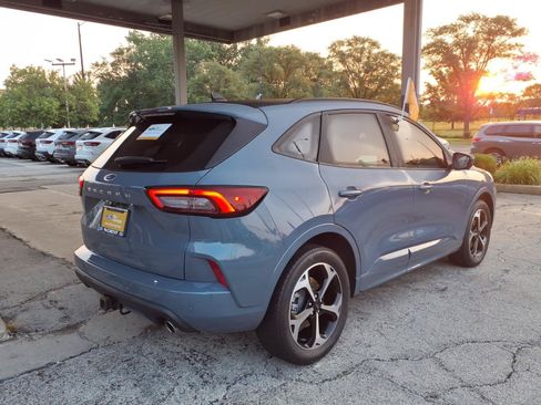 Certified 2023 Ford Escape ST-Line Select w/ Tech Pack #2 AWD/4WD image 3