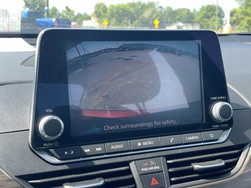 Used 2025 Nissan Altima 2.5 SV FWD image 25