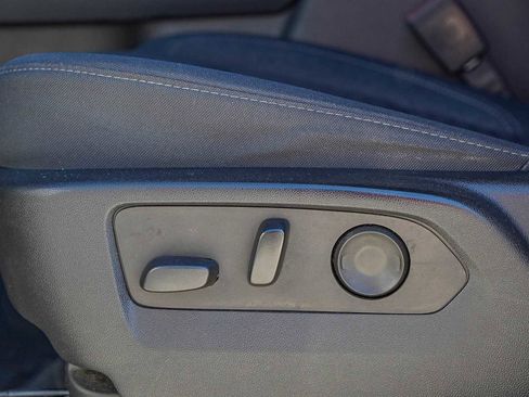 Used 2022 GMC Yukon XL SLE w/ Gmc Pro Safety Plus Package image 24