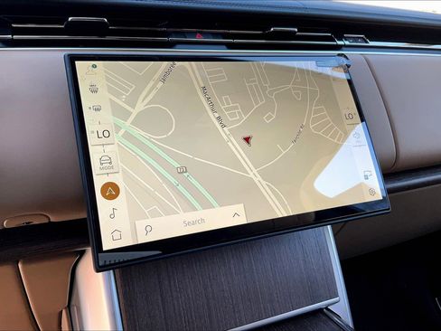 New 2025 Land Rover Range Rover SE image 8