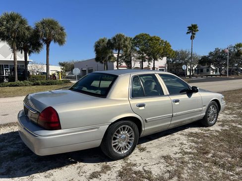 Used 2009 Mercury Grand Marquis LS image 7