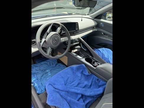 Used 2023 Hyundai Elantra Blue FWD image 3