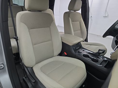 Used 2022 Chevrolet Traverse LS image 10