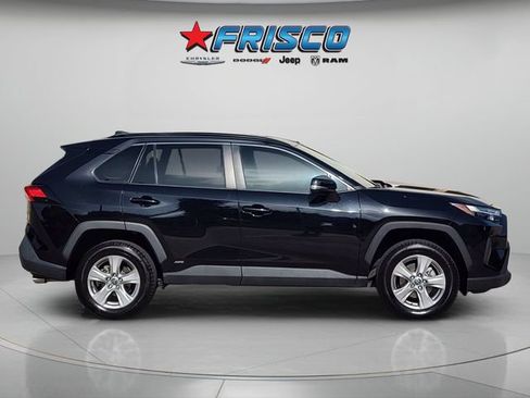 Used 2022 Toyota RAV4 XLE AWD/4WD image 8