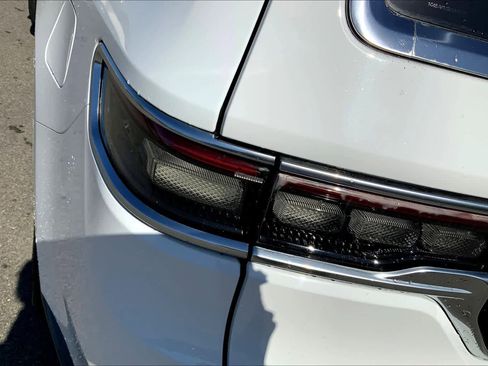 Used 2022 Jeep Grand Wagoneer Series III w/ HD Trailer Tow Package image 30