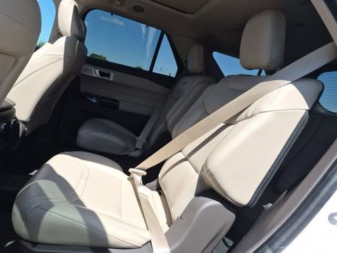 Used 2021 Ford Explorer Platinum w/ Equipment Group 601A AWD/4WD image 8
