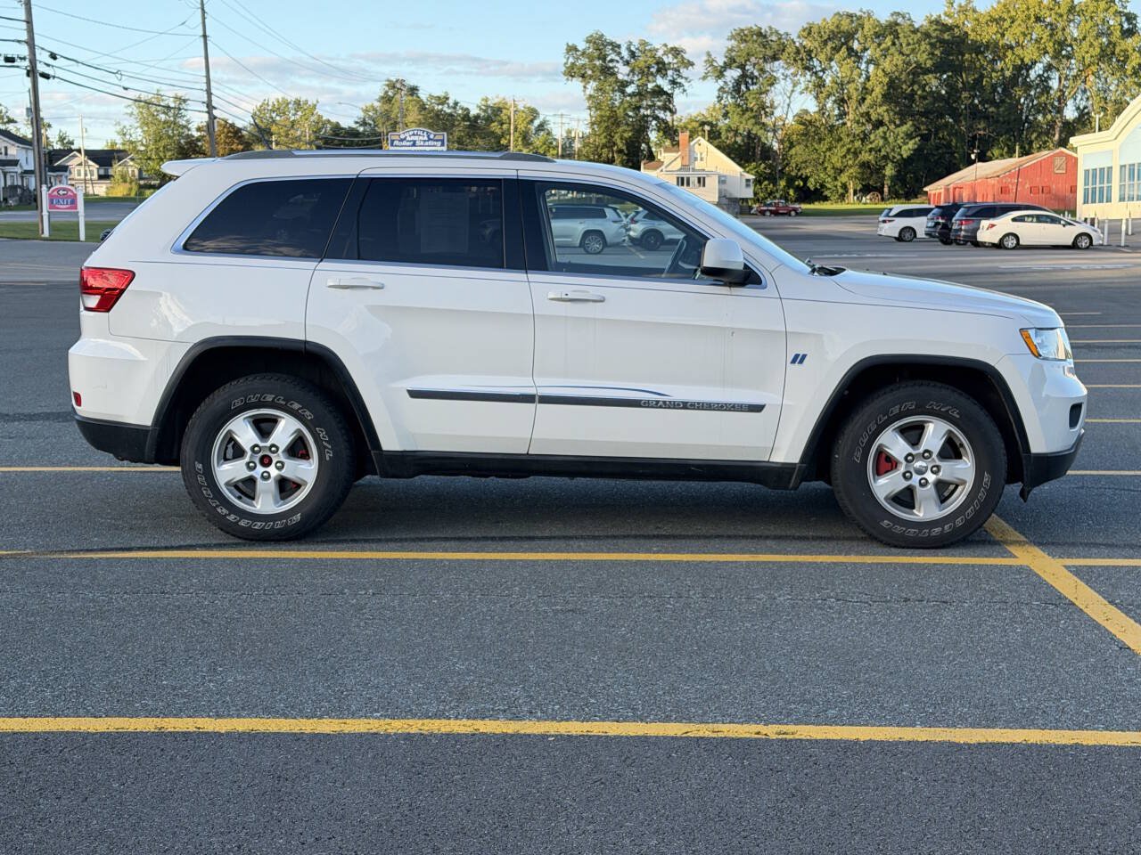 Used 2012 Jeep Grand Cherokee Laredo w/ Laredo E Group AWD/4WD image 6