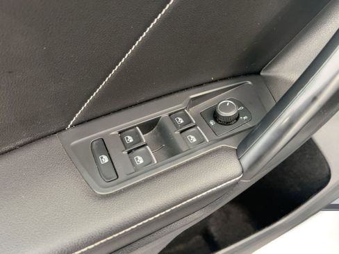 Used 2023 Volkswagen Tiguan SE R-Line image 13