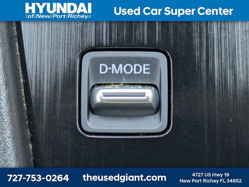 Used 2025 Nissan Rogue SL image 32