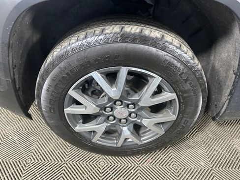 Used 2023 GMC Acadia SLE w/ Driver Convenience Package image 11