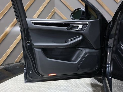 Used 2023 Porsche Macan image 31