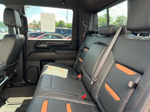 Used 2024 GMC Sierra 2500 AT4 w/ AT4 Preferred Package AWD/4WD image 10