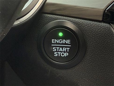 Used 2020 Ford Escape Titanium image 23