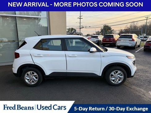 Certified 2024 Hyundai Venue SE image 4