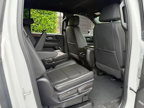 Used 2025 GMC Yukon XL Denali RWD image 41