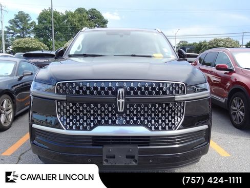 Used 2026 Lincoln Navigator L Premier AWD/4WD image 2