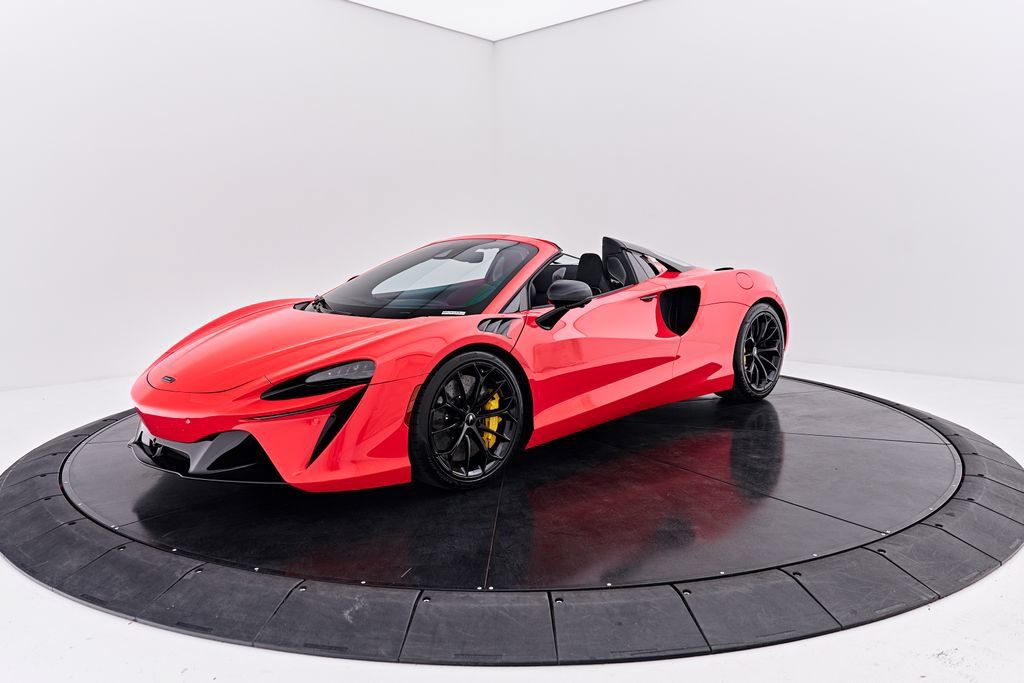 Used 2025 McLaren Artura Spider RWD image 17