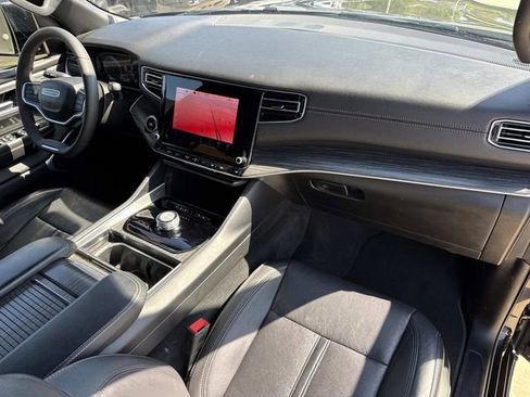 Used 2024 Jeep Wagoneer Series II w/ Flexible Seating Group image 18