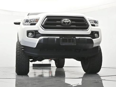 Used 2021 Toyota Tacoma SR5 AWD/4WD image 38